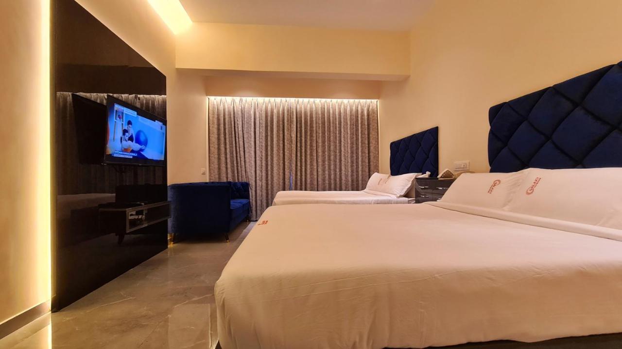 Galaxy Club & Hotel Bijāpur Exterior foto