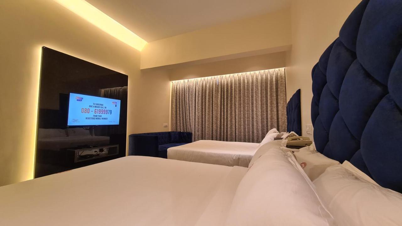 Galaxy Club & Hotel Bijāpur Exterior foto