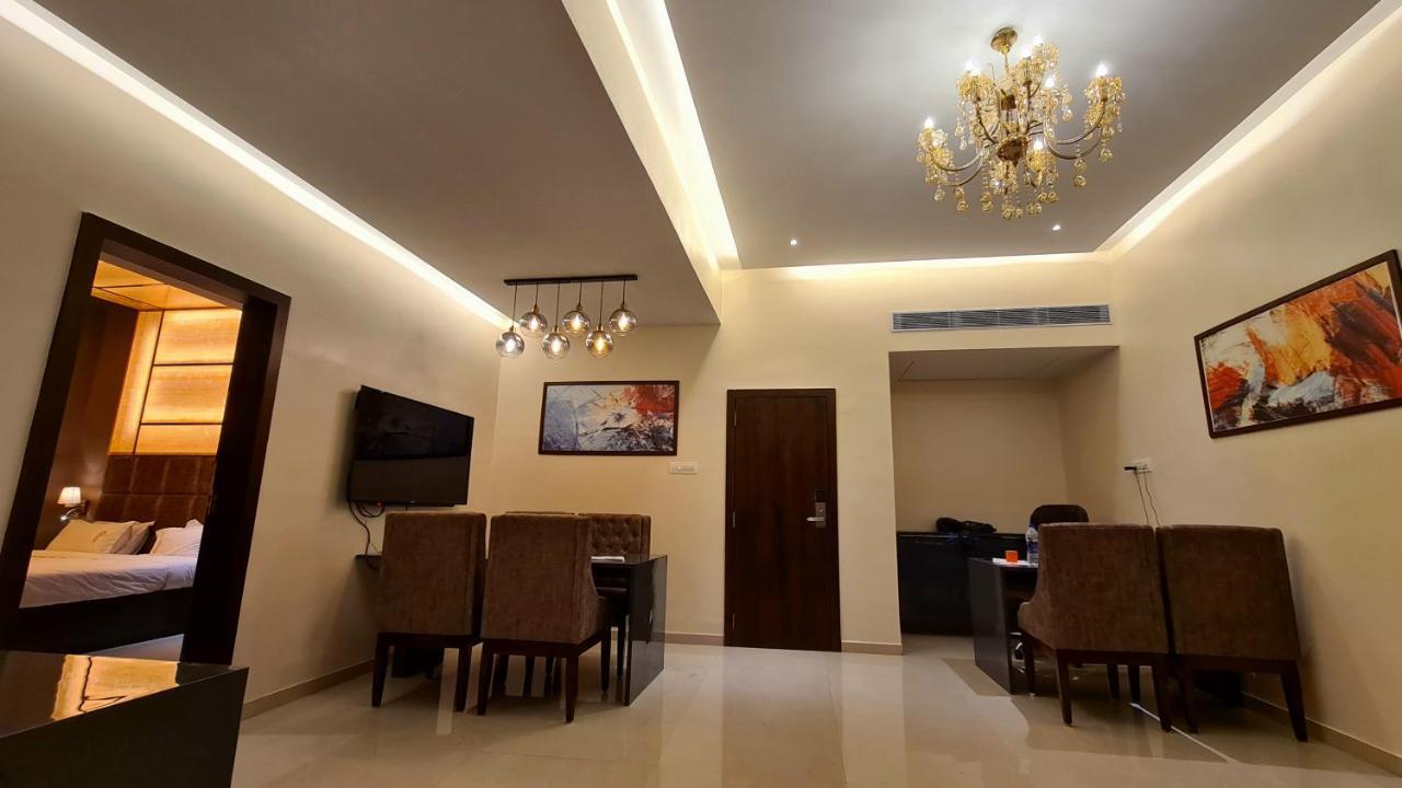 Galaxy Club & Hotel Bijāpur Exterior foto