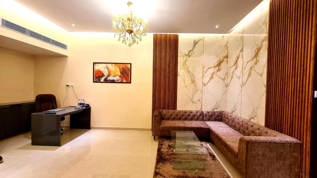 Galaxy Club & Hotel Bijāpur Exterior foto