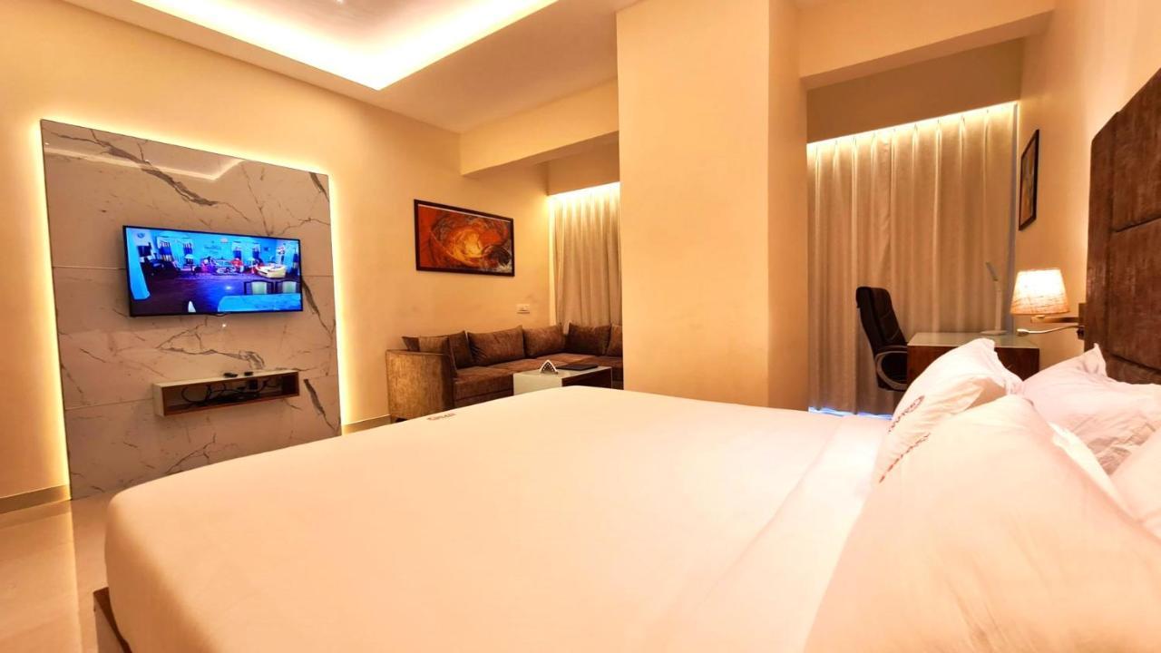 Galaxy Club & Hotel Bijāpur Exterior foto